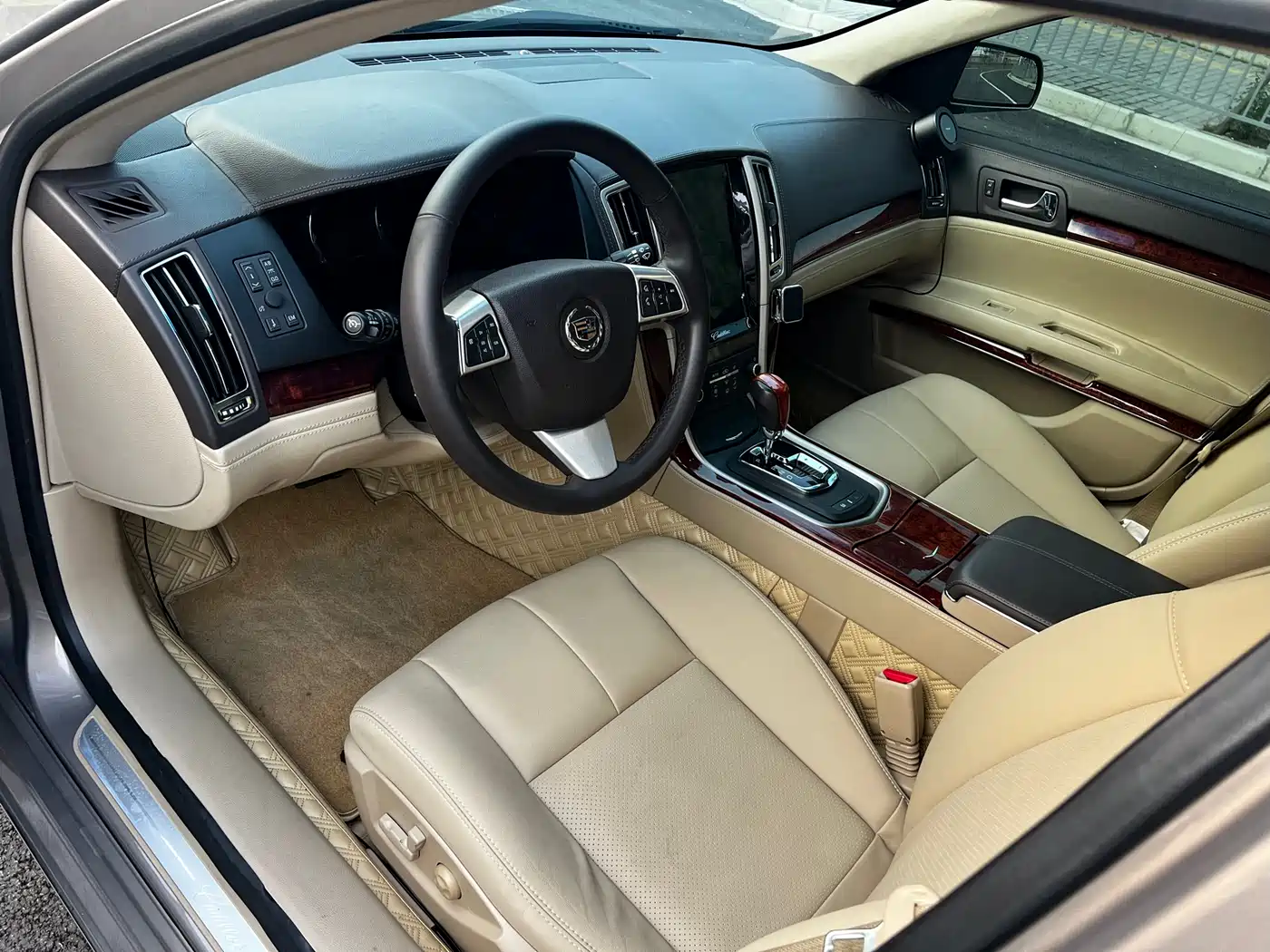 Cadillac SLS 2012 2.0T Comfort фото 9