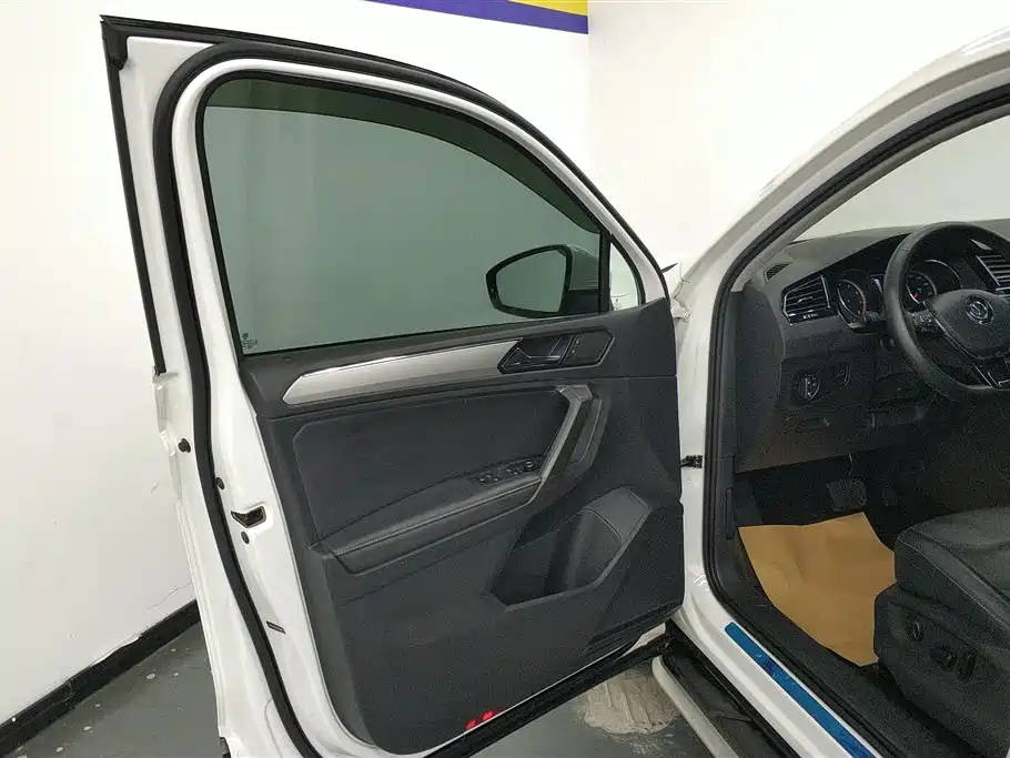 Volkswagen Tiguan L 2017 330TSI Automatic 2WD Luxury Edition фото 7