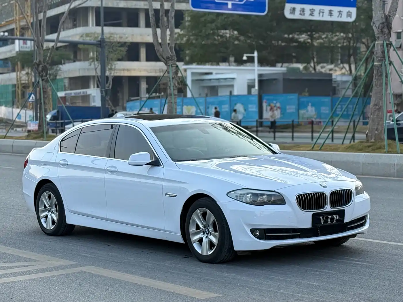 BMW 5 Series 2011 528Li Luxury фото 3