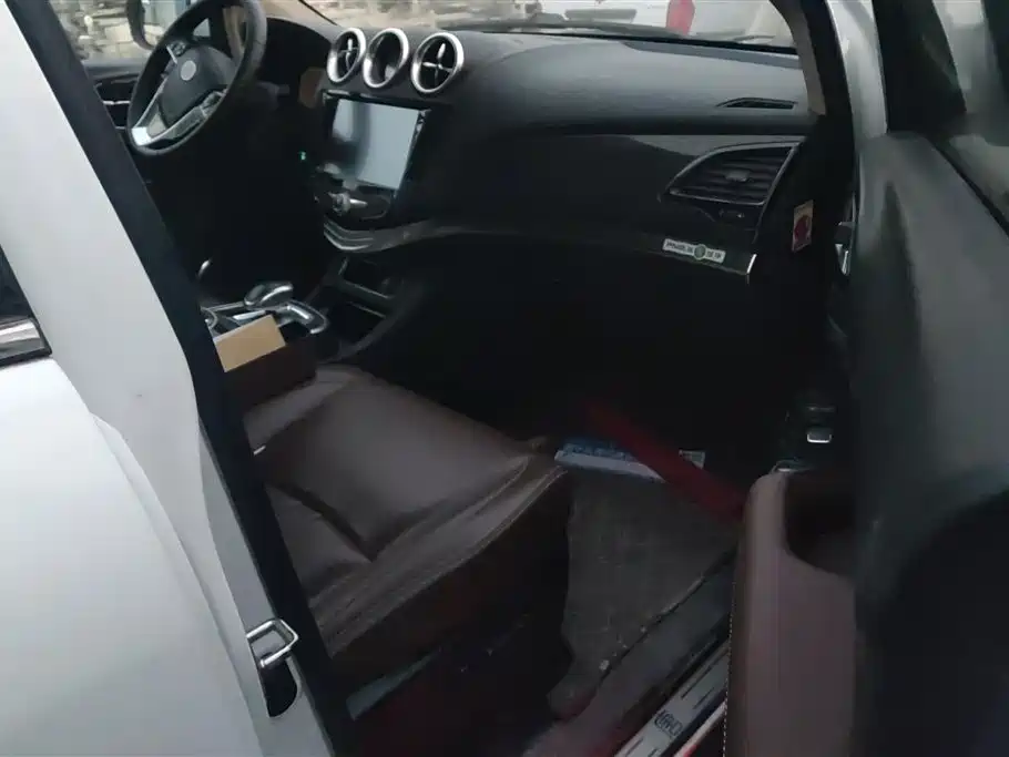 BYD Tang New Energy 2015 2.0T 4WD Flagship фото 8