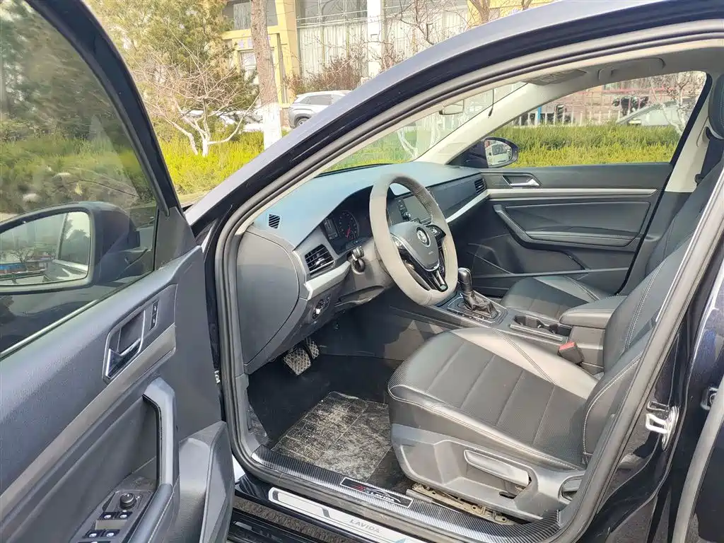 Volkswagen Lavida 2019 1.5L Automatic Comfort Edition China VI фото 17