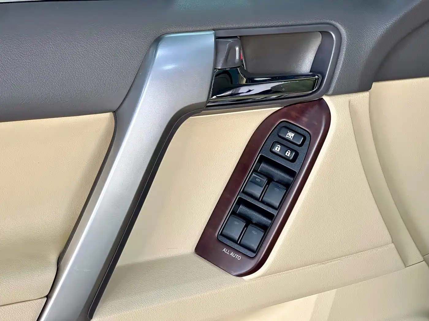 Toyota Prado 2014 4.0L Automatic TX-L фото 7