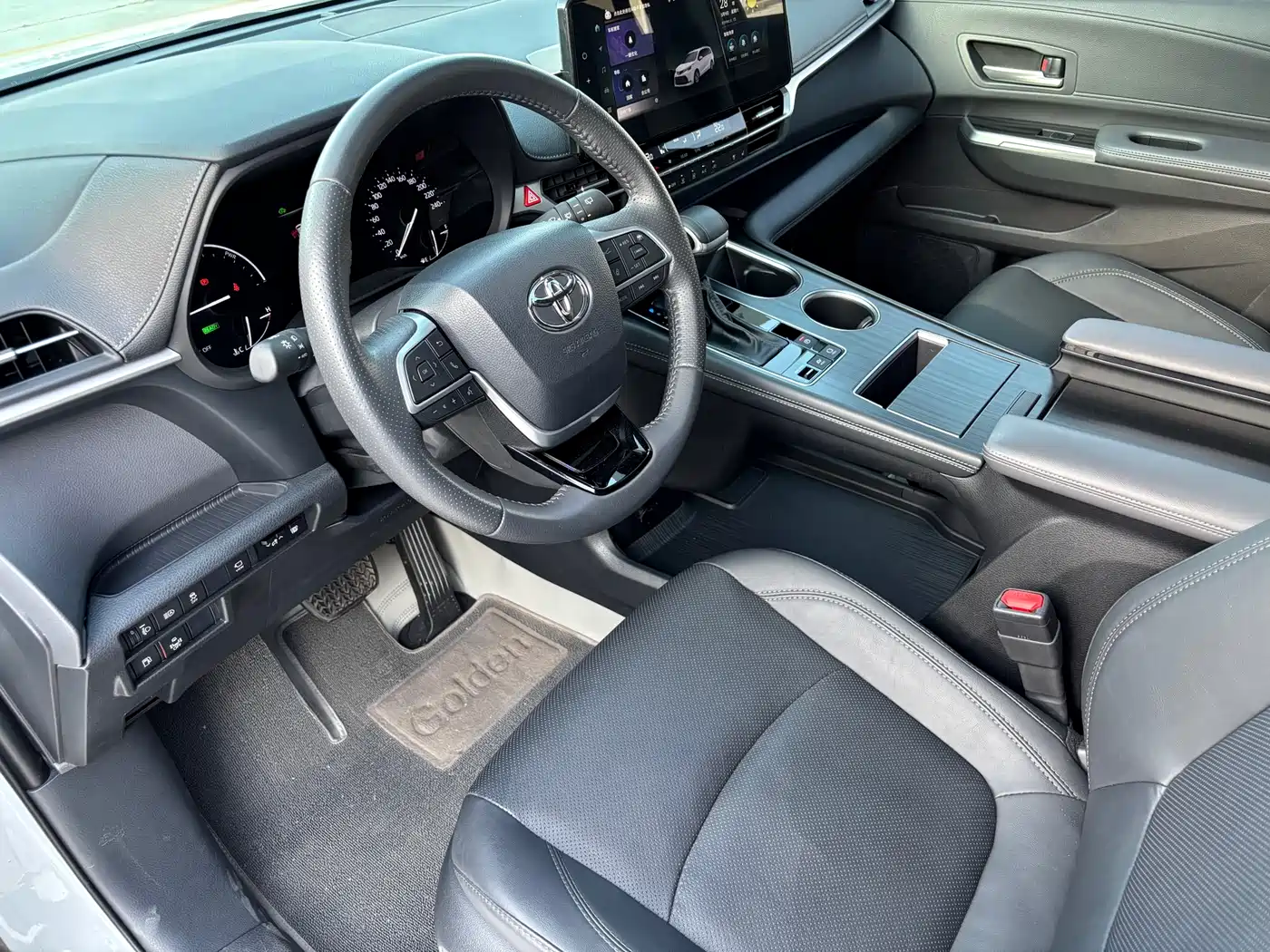 Toyota Sienna 2024 2.5L Hybrid Premium Edition фото 5