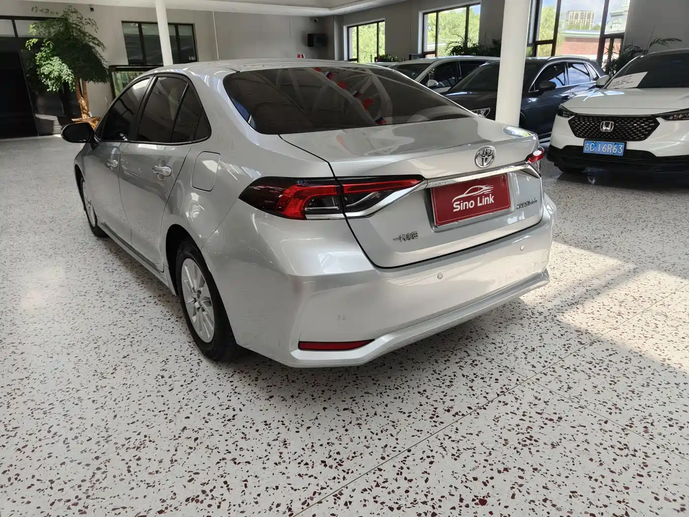 Фото 23 - Toyota Corolla