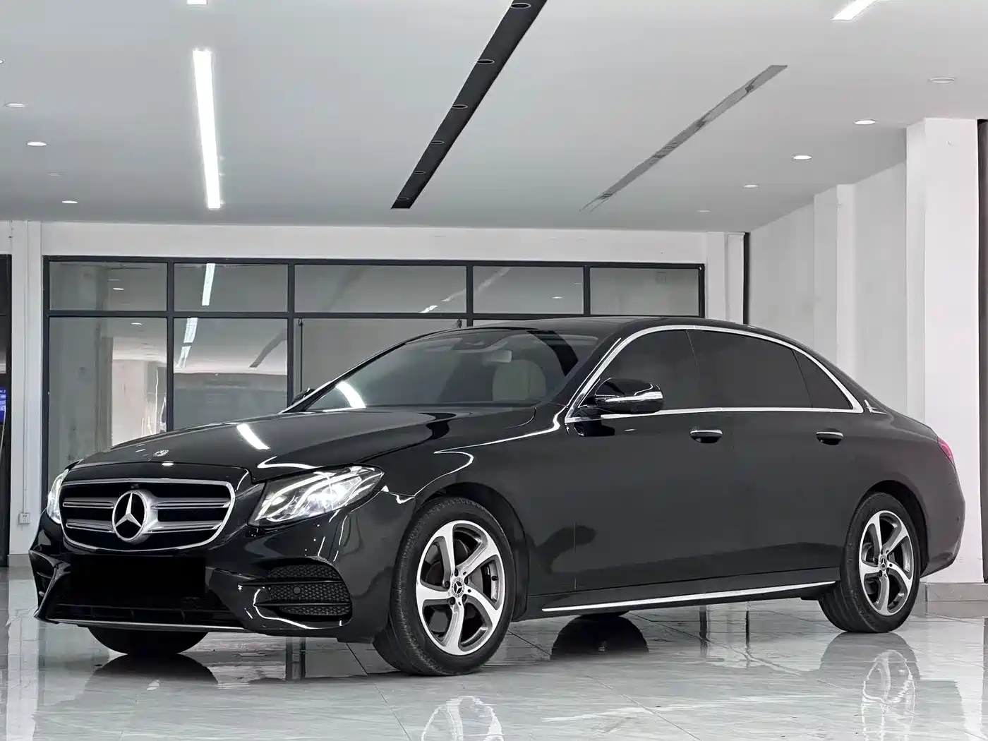 Mercedes-Benz E-Class 2017 E 300 L Sport Luxury фото 4