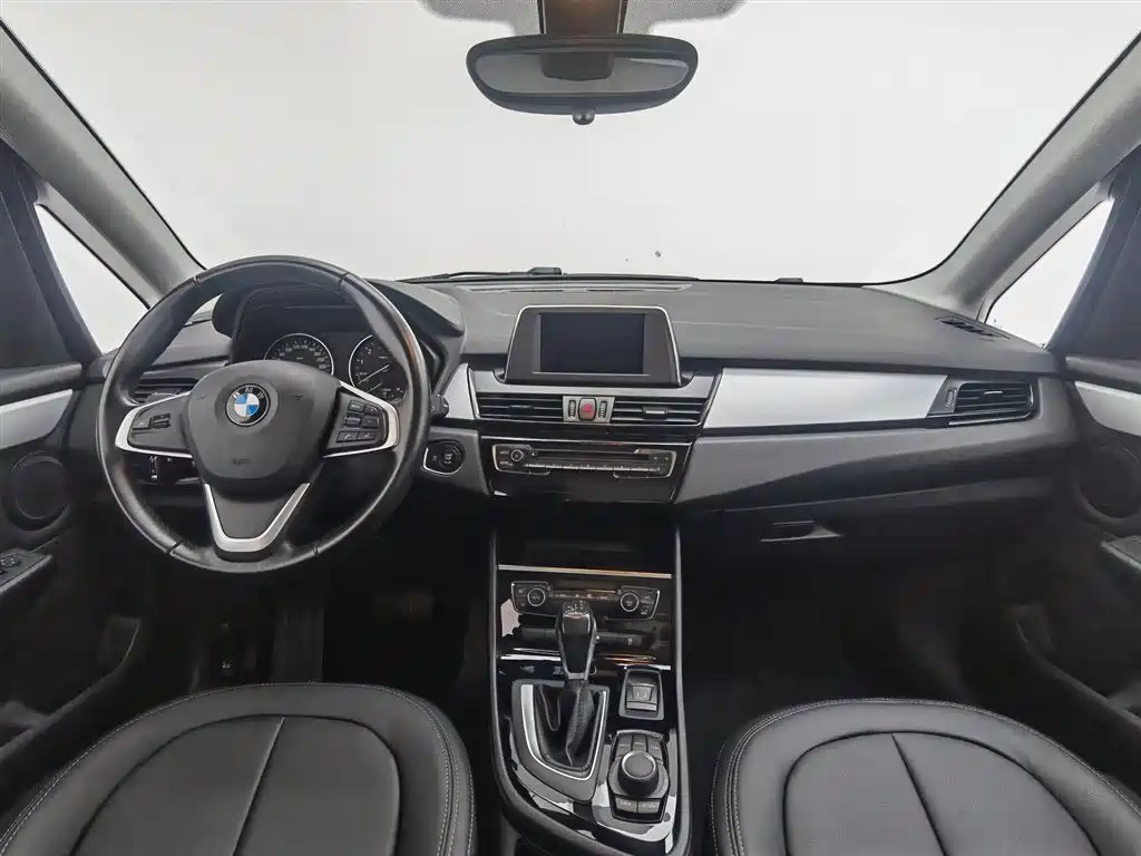 BMW 2 Series Touring 2016 218i Leading фото 5
