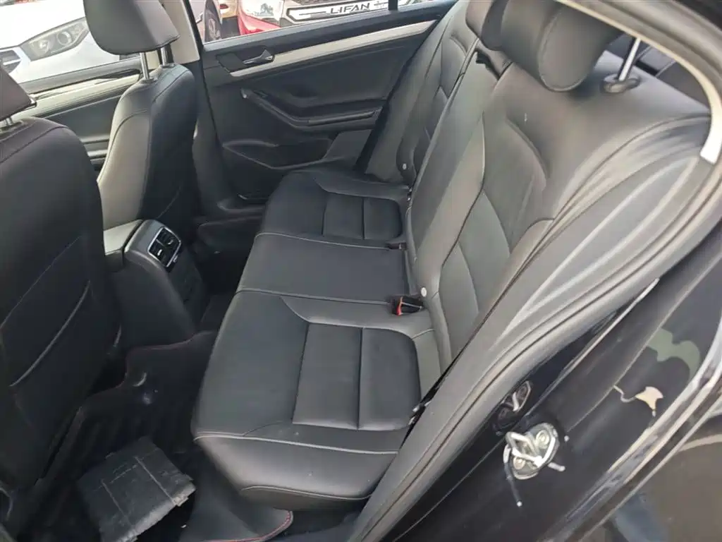 Volkswagen Sagitar 2015 1.6L Automatic Comfort фото 17
