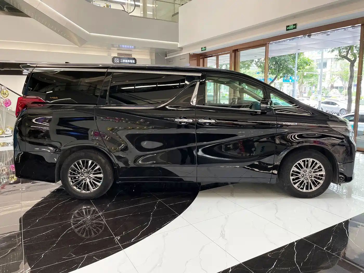 Toyota Alphard 2020 Hybrid 2.5L Premium Edition фото 6