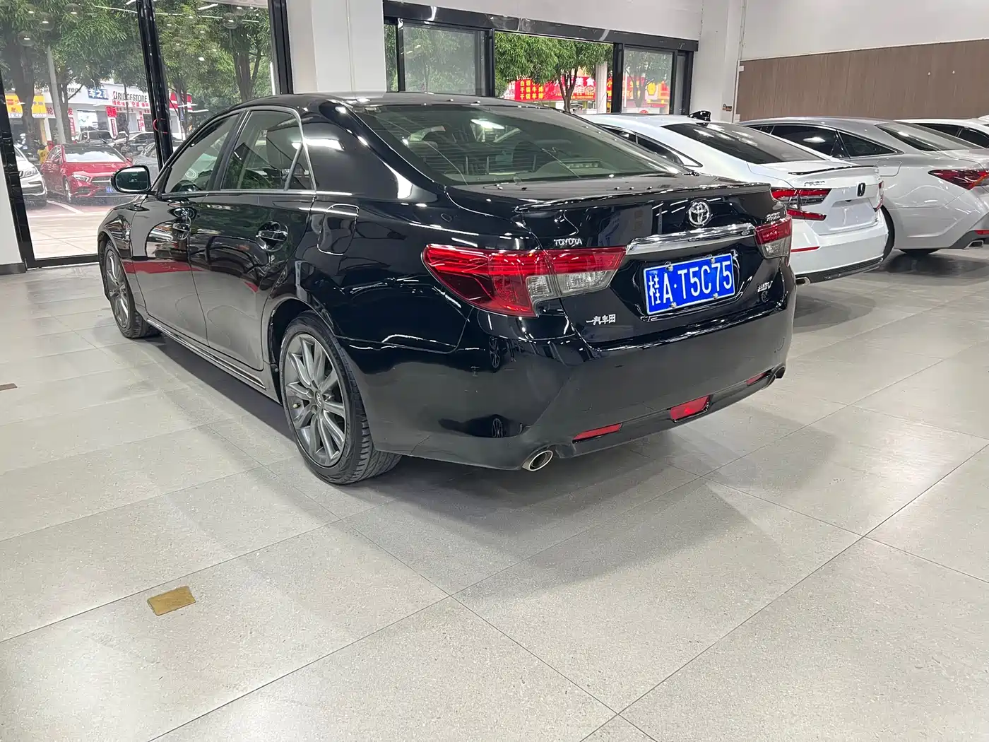 Toyota Reiz 2013 2.5V Premium Edition фото 6