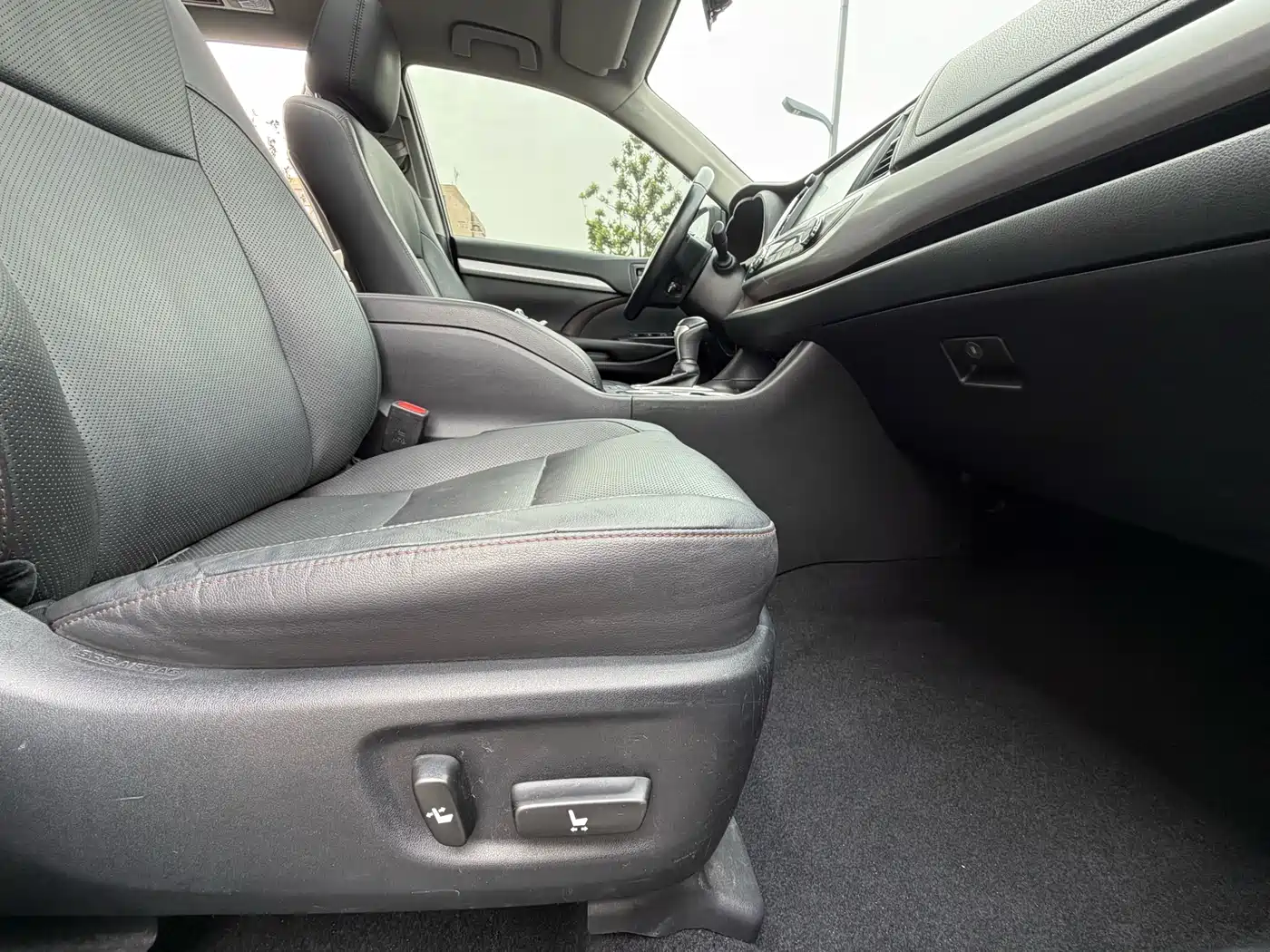 Toyota Highlander 2018 2.0T 4WD Luxury 7-seater China VI фото 7
