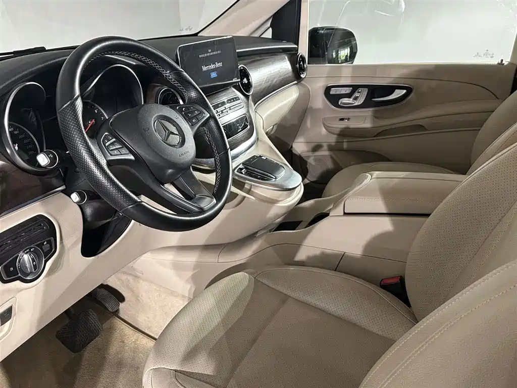 Mercedes-Benz V-Class 2022 V 260 Pilot Edition фото 5