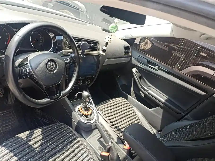 Volkswagen Sagitar 2018 1.6L Automatic Comfort фото 10