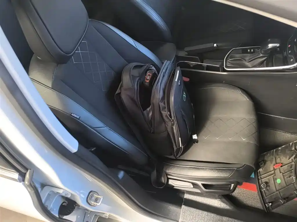 Peugeot 308 2016 1.6L Automatic Luxury фото 25