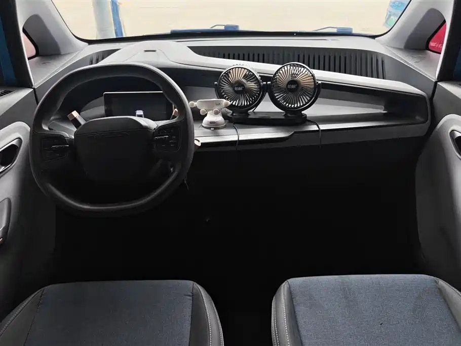 BAOJUN E200