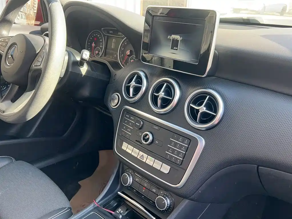 Mercedes-Benz A-Class (Import) 2017 A 180 фото 2