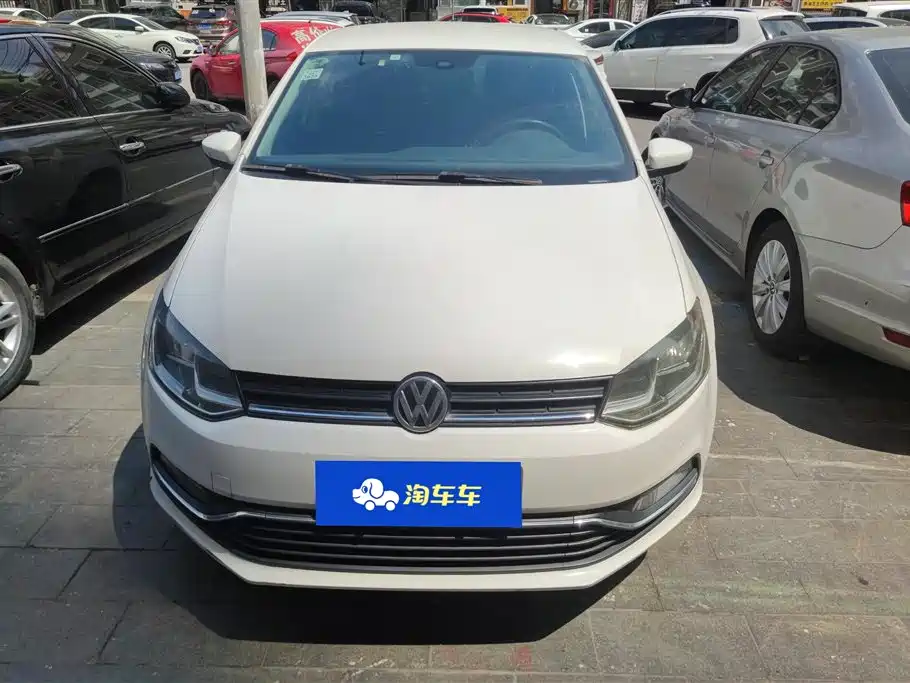 Volkswagen Polo 2014 1.4L Automatic Comfort Edition фото 2
