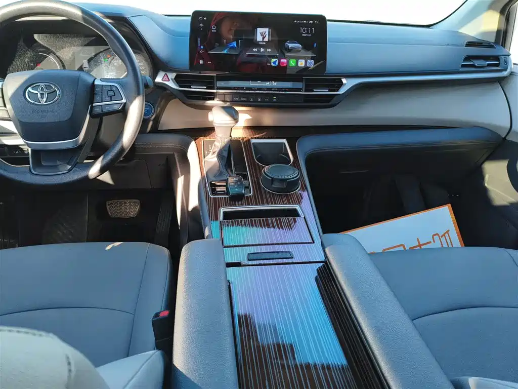 Toyota Granvia 2023 2.5L Hybrid Luxury Edition фото 6