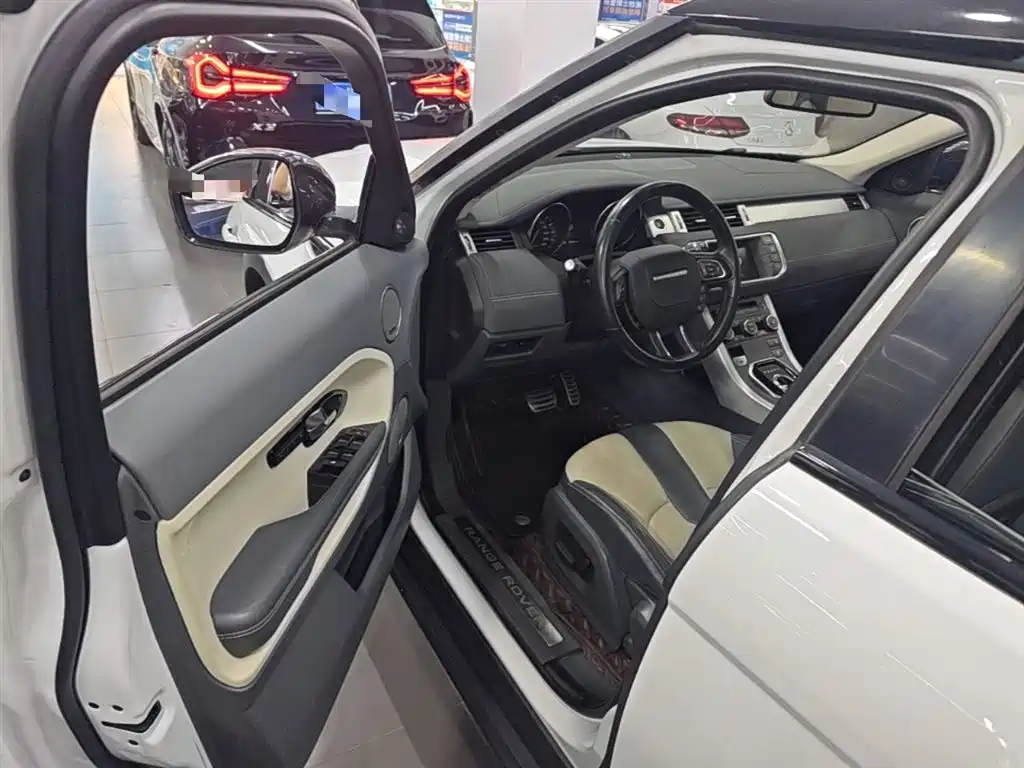 Land Rover Range Rover Evoque 2015 2.0T 5-Door Dynamic Edition фото 16