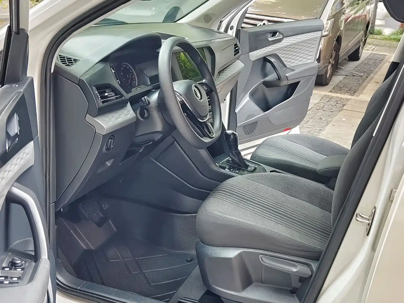 Volkswagen Tharu 2021 Model 280TSI 2WD Trend Edition фото 7