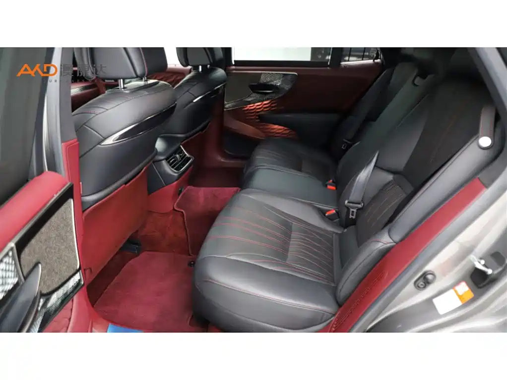Photo 7 - Lexus LS
