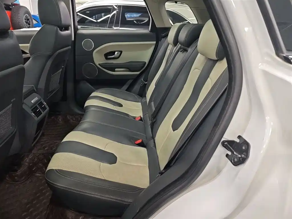 Land Rover Range Rover Evoque 2015 2.0T 5-Door Dynamic Edition фото 17