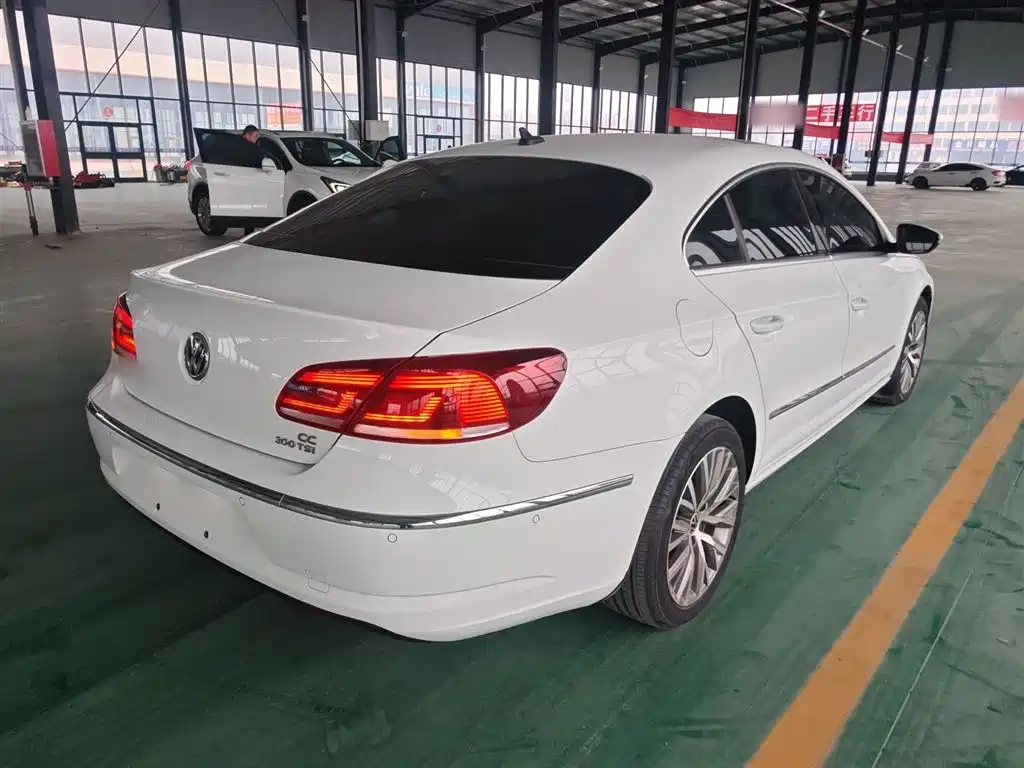 Volkswagen FAW-Volkswagen CC 2016 Model 1.8TSI Luxury фото 7