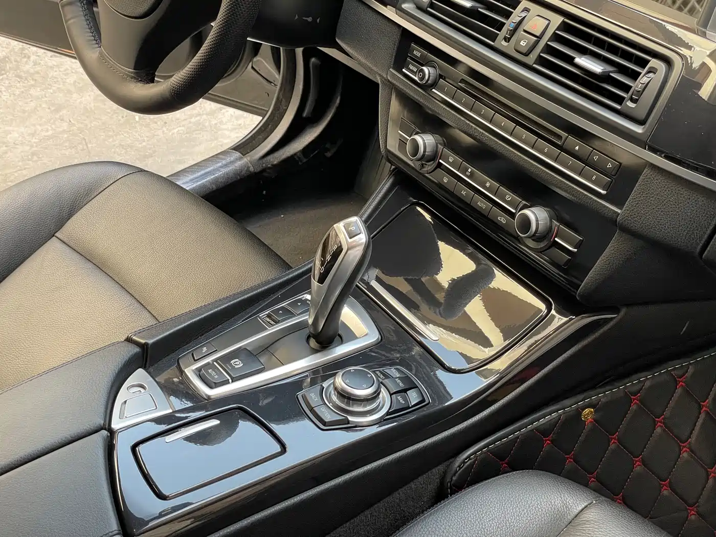 BMW 5 Series 2014 520Li Elegance фото 16