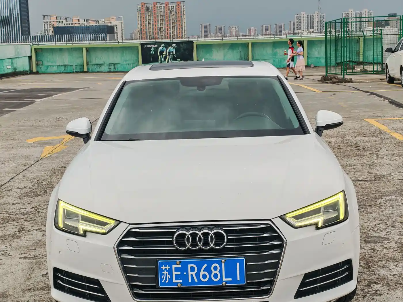 Photo 1 - Audi A4L