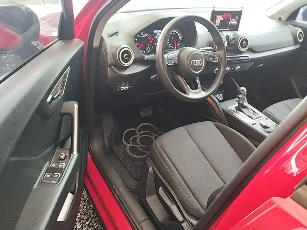 Фото 16 - Audi Q2L