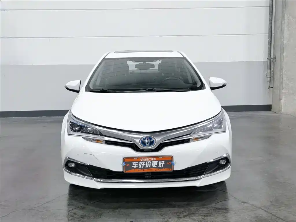 Toyota Corolla 2018 Hybrid 1.8L E-CVT Smart Edition фото 3