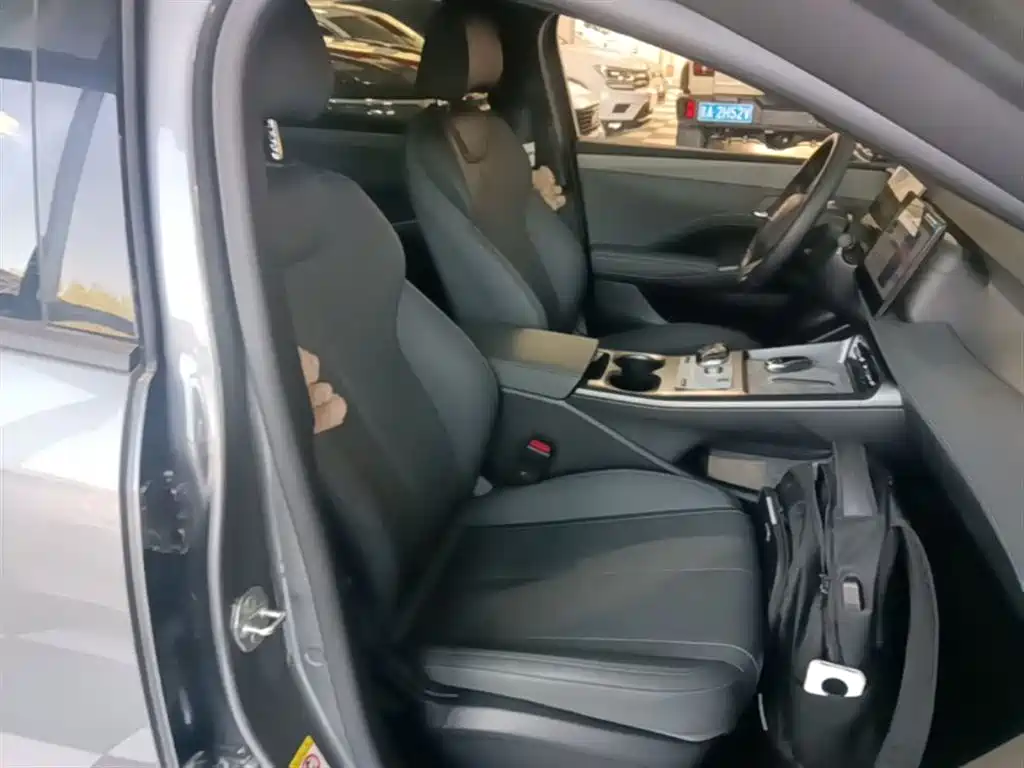 BYD Qin PLUS 2025 DM-i Smart Drive 55KM Leader фото 25
