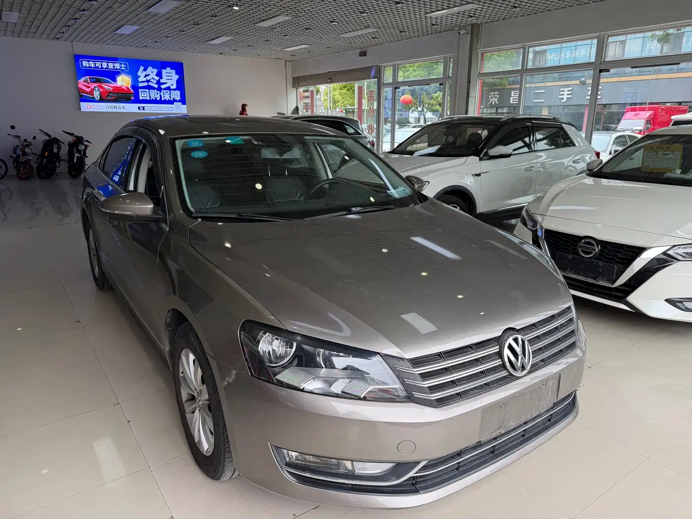 Volkswagen Passat 2014 1.8TSI DSG Luxury Edition фото 3