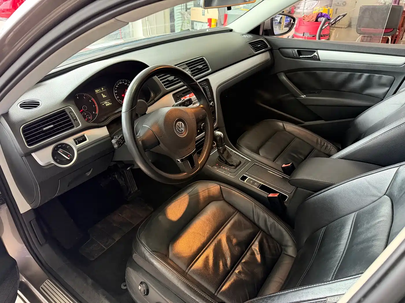 Volkswagen Passat 2014 1.8TSI DSG Luxury Edition фото 7
