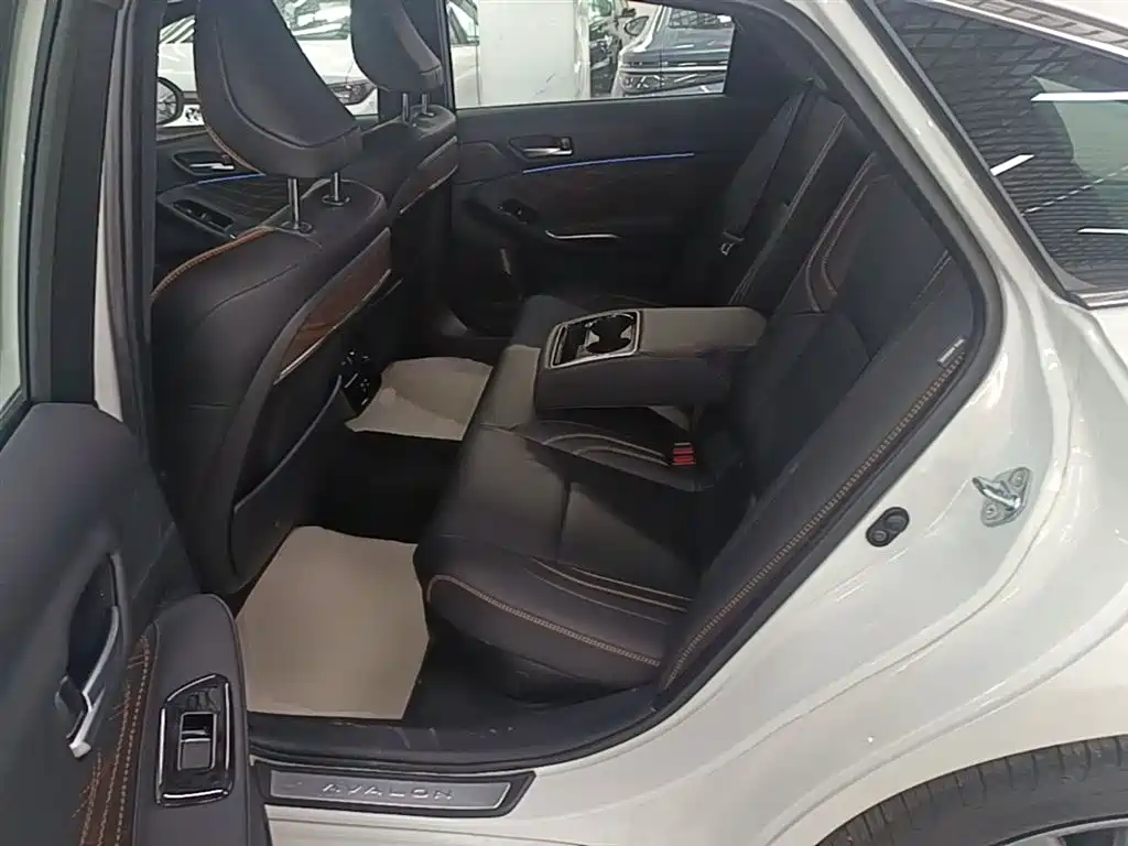 Toyota Avalon 2024 Model Hybrid 2.5L XLE Prestige Edition фото 17