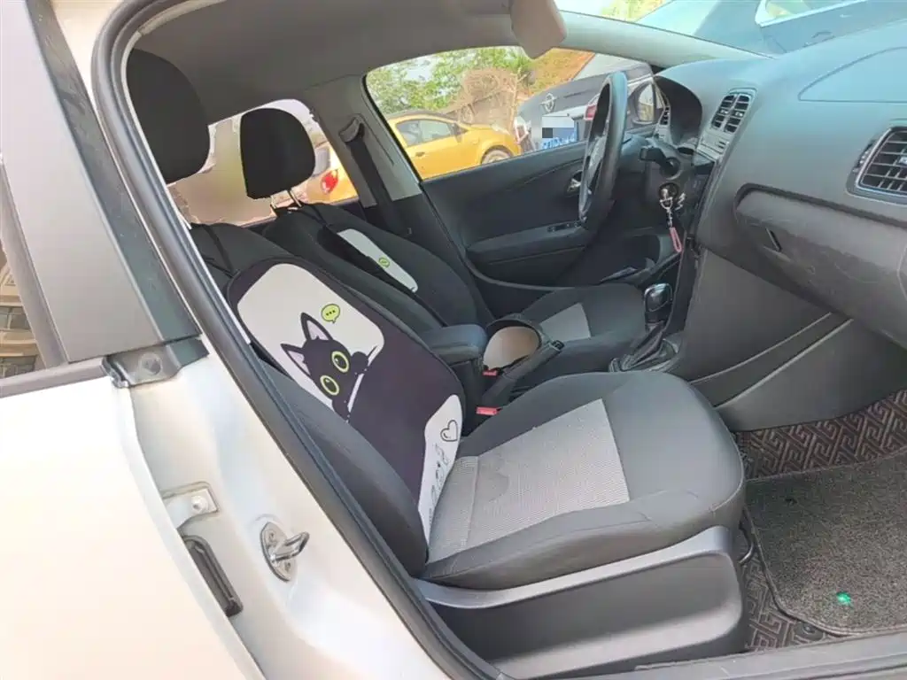 Volkswagen Polo 2016 1.4L Automatic Trend фото 25