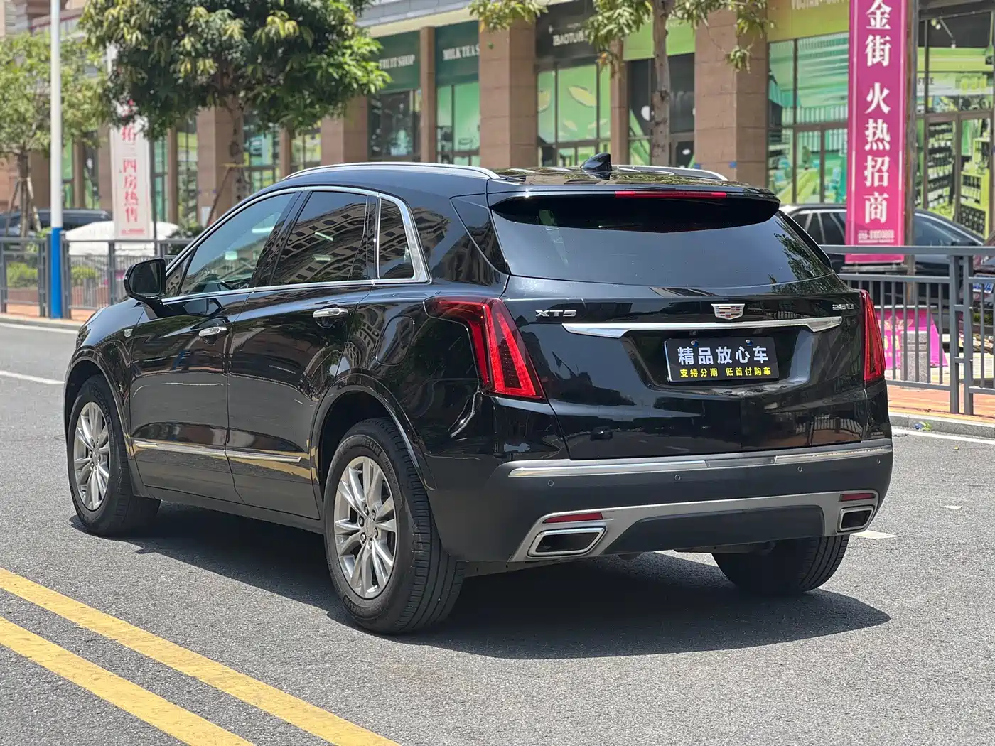 Photo 4 - Cadillac XT5