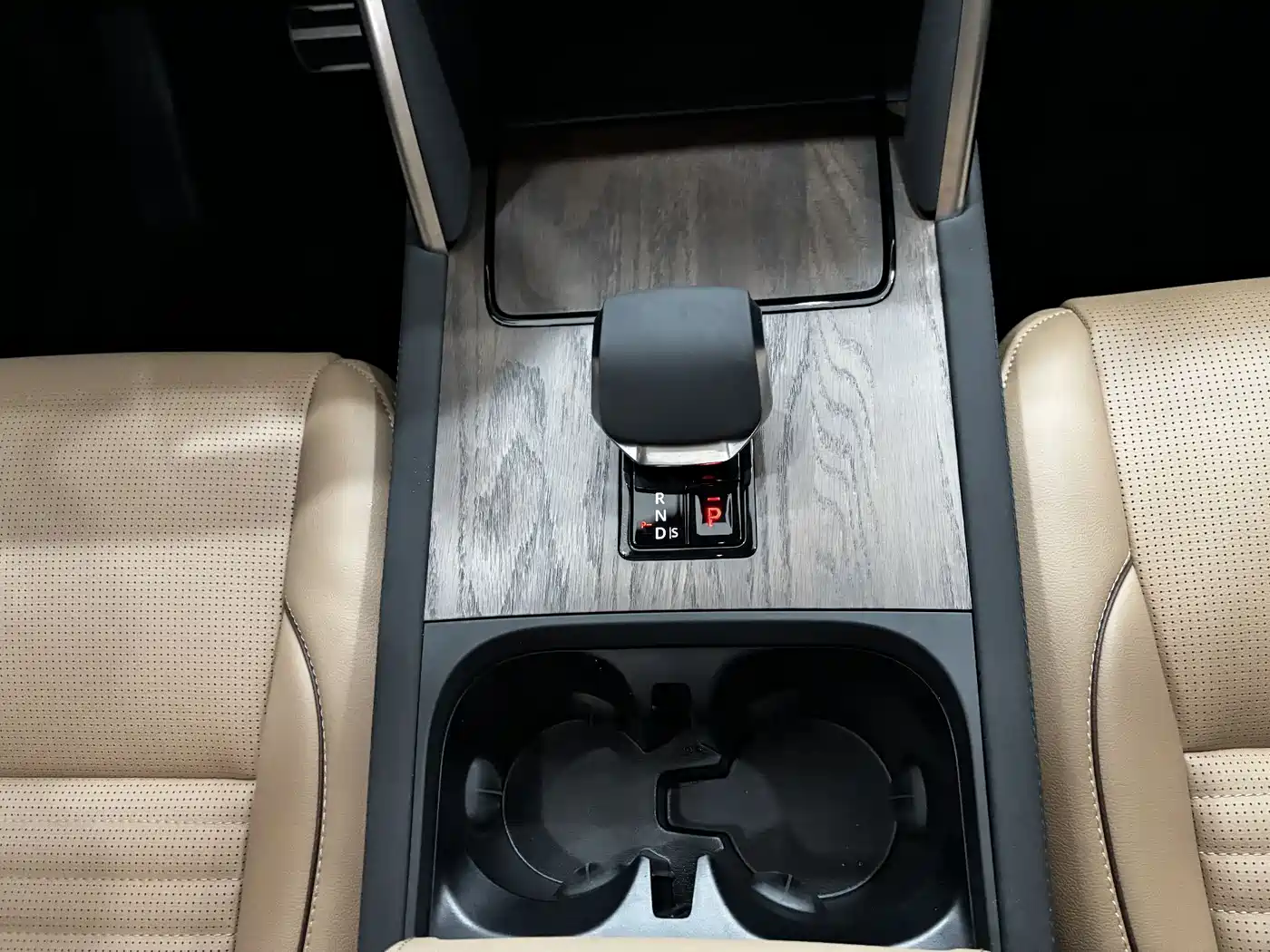 Land Rover Discovery Sport 2025 249PS Performance Tech Edition фото 18