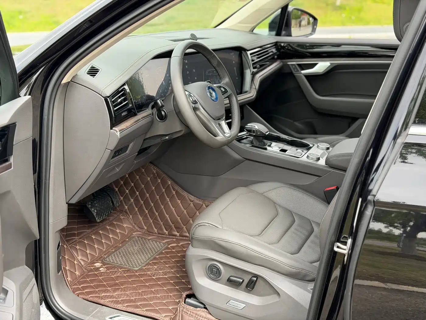 Volkswagen Touareg 2019 3.0TSI Sharp Edge Edition China VI фото 5