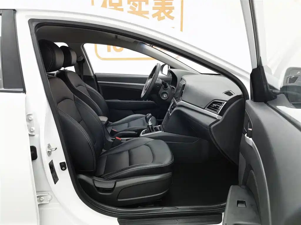 Hyundai Elantra 2016 1.6L Manual Smart·Youth Edition фото 23