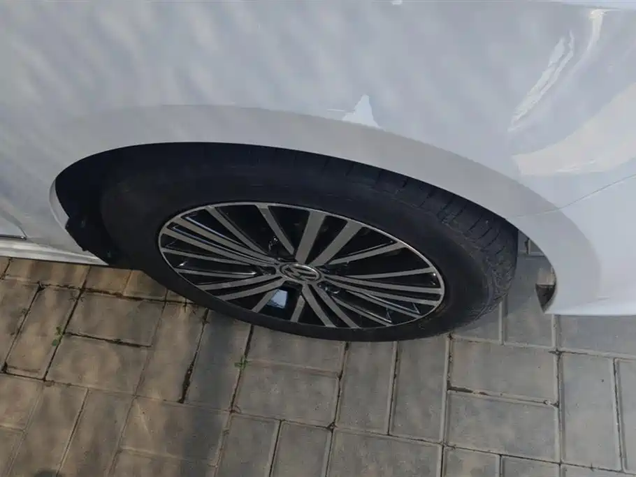 Volkswagen Sagitar 2017 230TSI Automatic Luxury фото 6