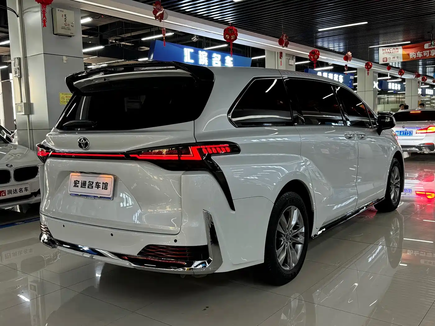 Toyota Sienna 2025 2024 2.5L Hybrid Luxury Edition