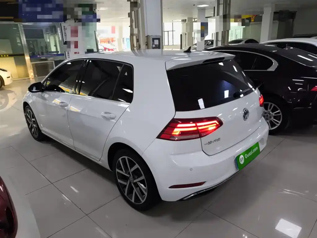 Volkswagen Golf 2020 Beloved Edition 280TSI DSG Comfort фото 23