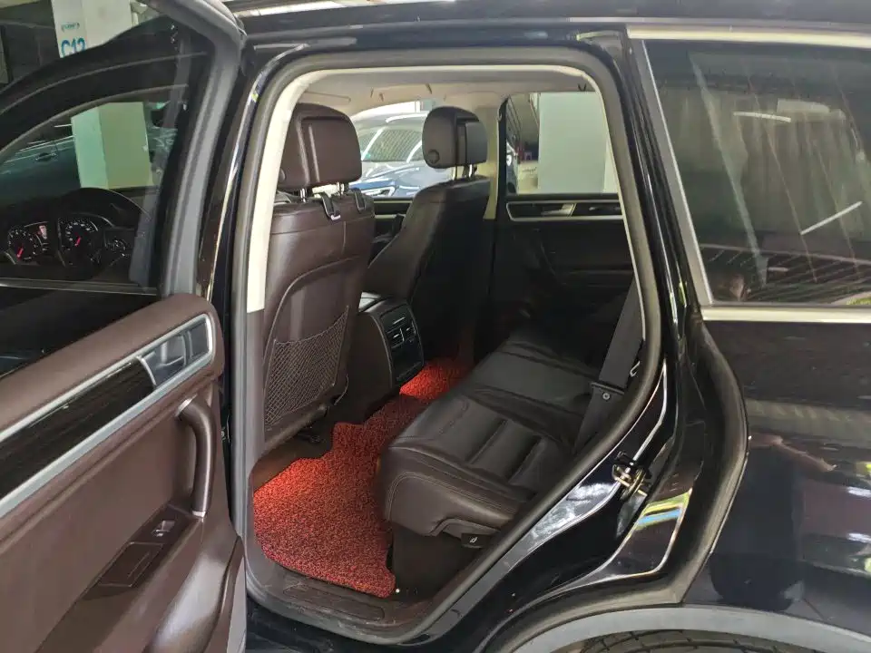 Фото 4 - Volkswagen Touareg