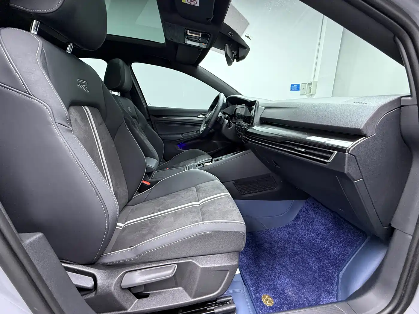Volkswagen Golf 2023 Model 280TSI DSG R-Line фото 13