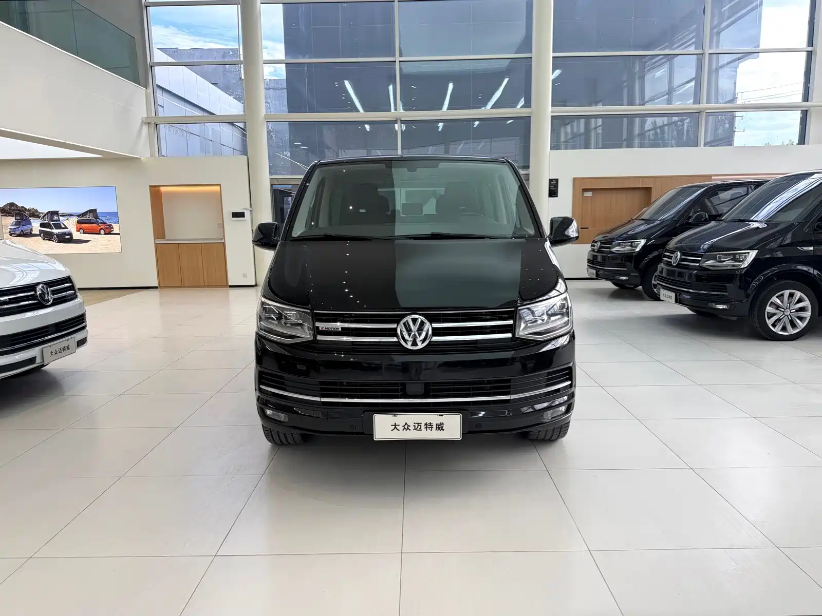 Фото 2 - Volkswagen Multivan