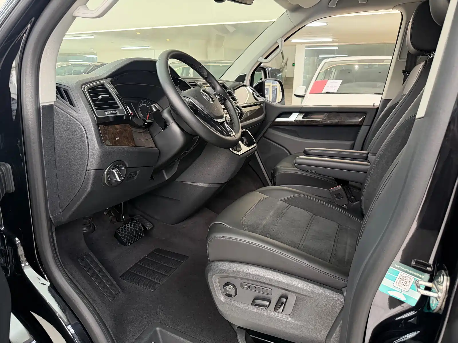 Фото 8 - Volkswagen Multivan