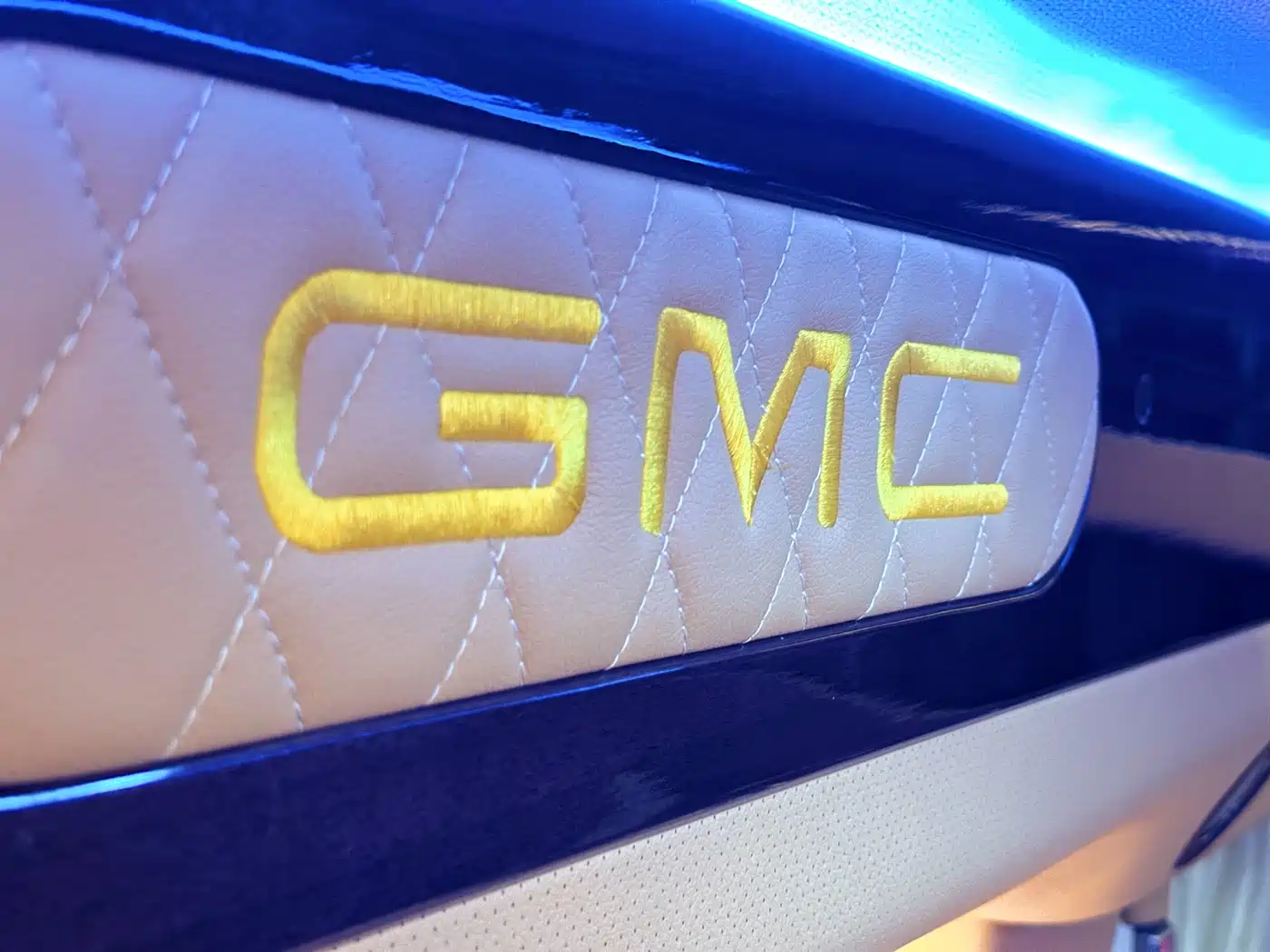 GMC Savana 2017 2016 5.3L G600S 4WD Elegant Edition