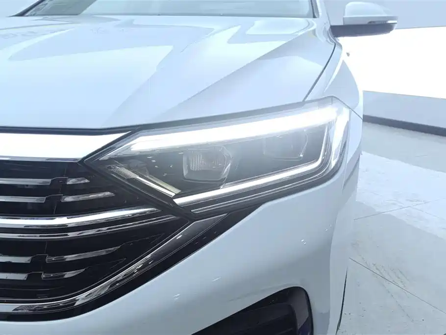 Volkswagen Sagitar 2023 300TSI DSG Surpassing Edition фото 5