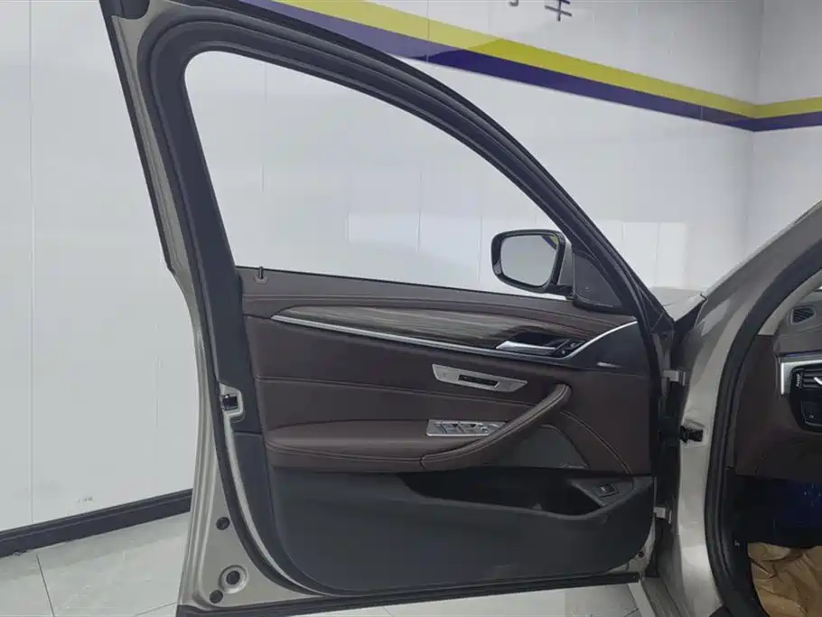 BMW 5 Series 2023 530Li Leading Luxury Package фото 7