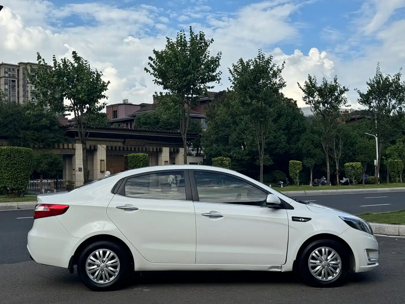 Kia K2 2013 2012 Sedan 1.4L AT GLS Commemorative Edition